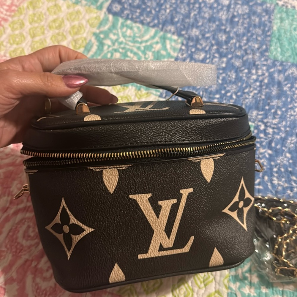 Women’s fashionable cross crossbody
